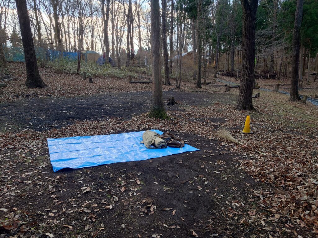 設営前のテント