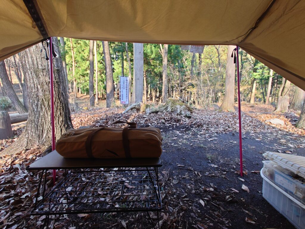 テント内から見たテント前方