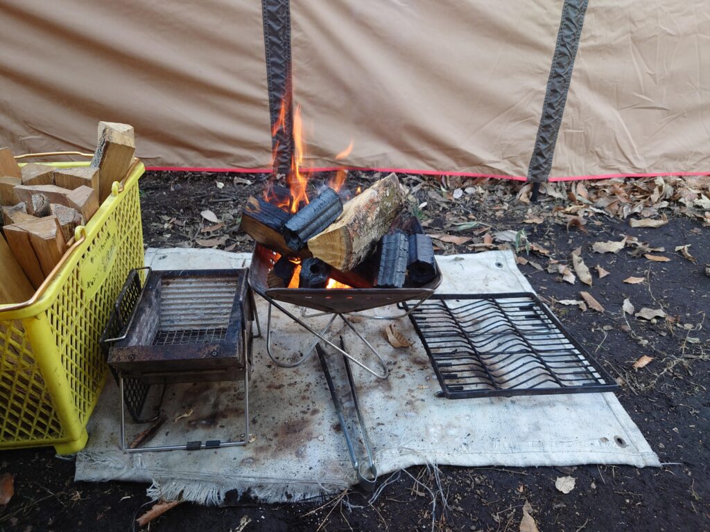 焚火に入れた形成備長炭