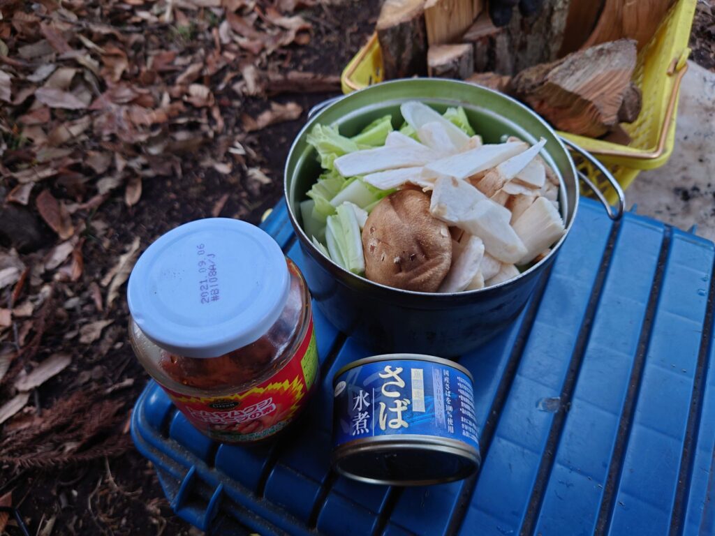 鍋の材料とサバ缶