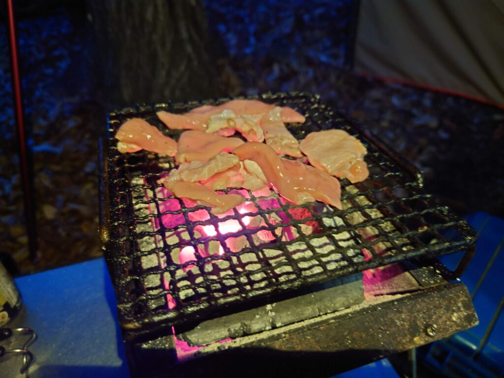 豚ホルモンガツの炭火焼き