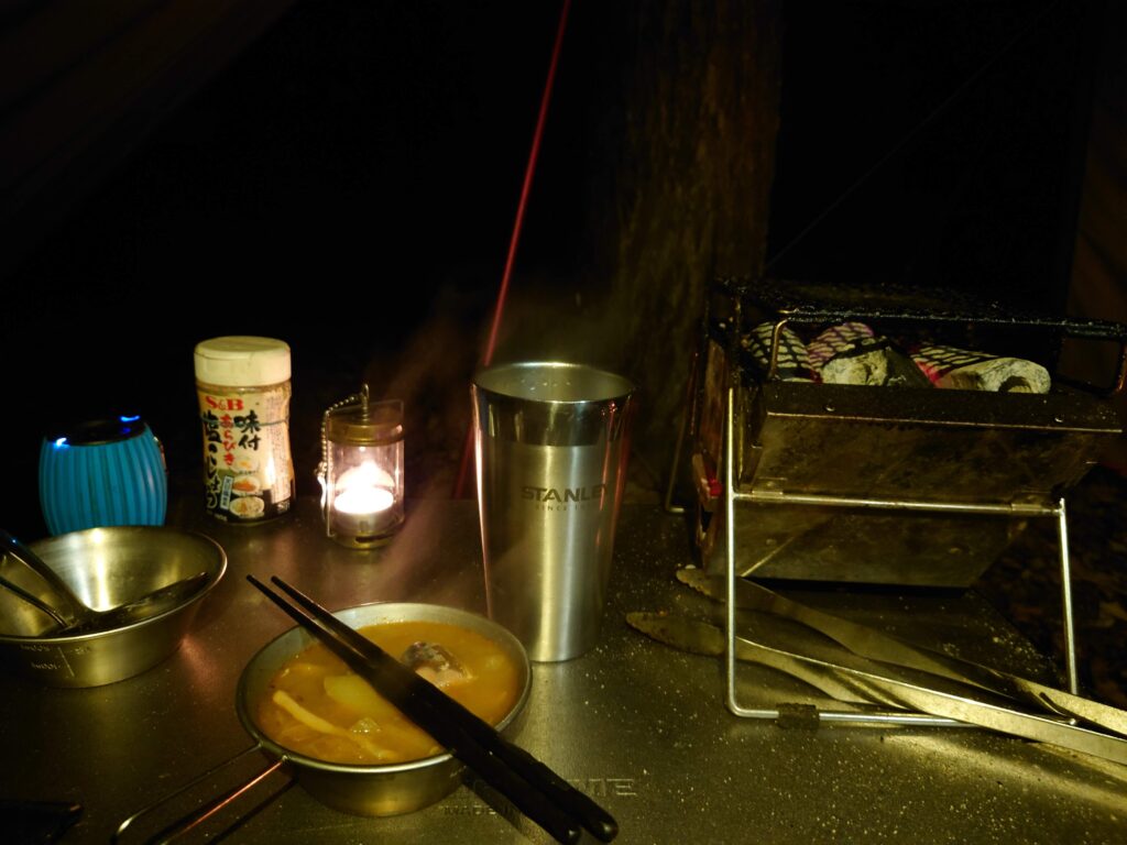 キャンドルランタンでの食事風景