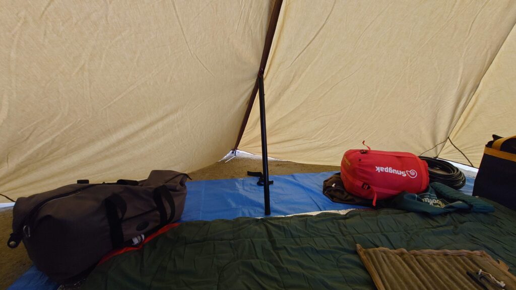 タッソ八角形タープポールを立てた内側