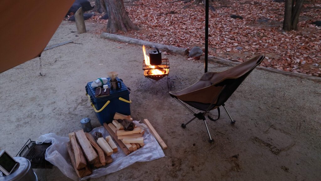 日の出直前の焚火