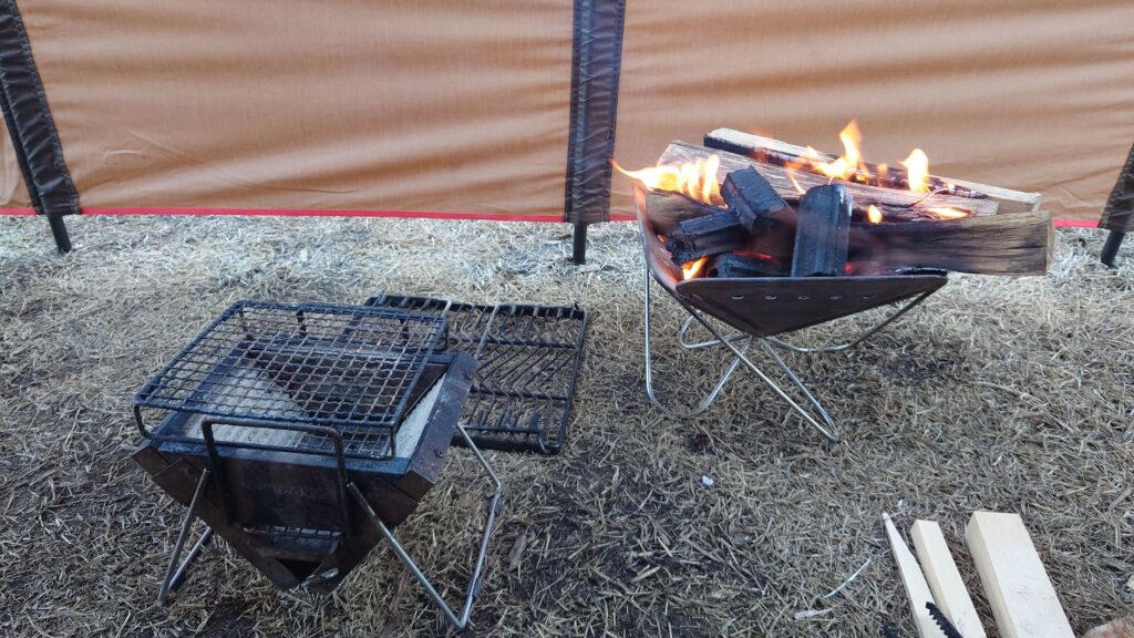 焚火で形成備長炭に着火しBBQコンロへ