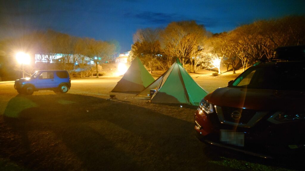 夜のキャンプ場