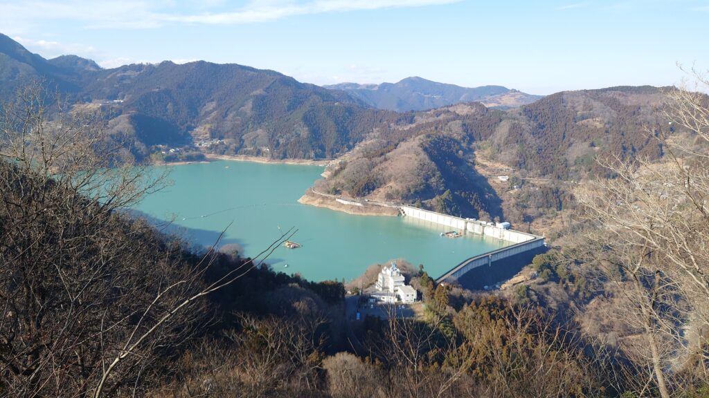 城峰公園展望台からみた下久保ダム