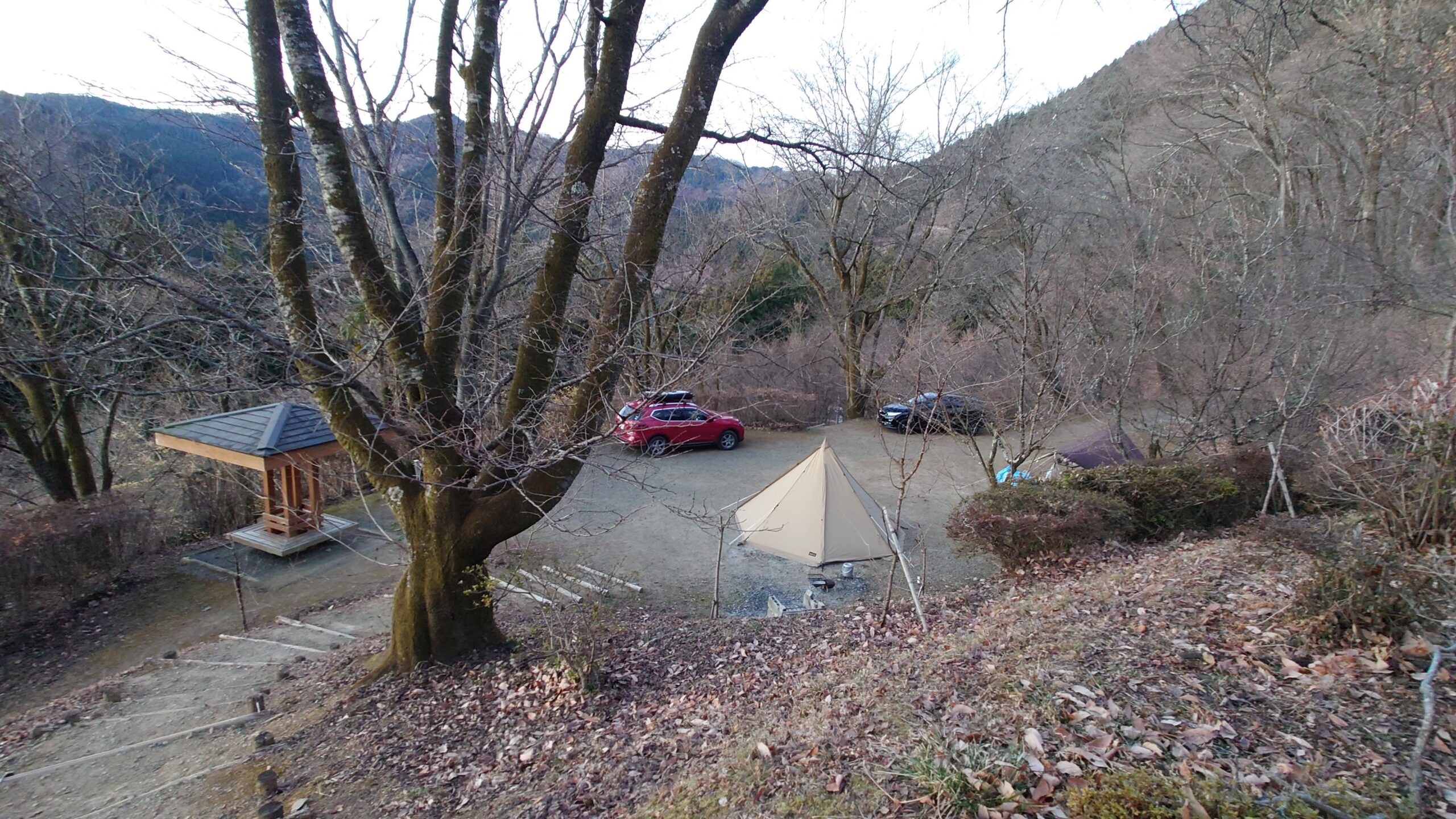 城峰公園フリーサイトを見下ろす