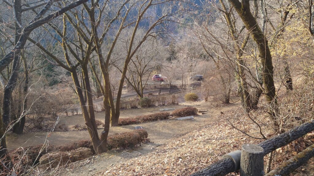 城峯公園の区画エリアを見下ろす