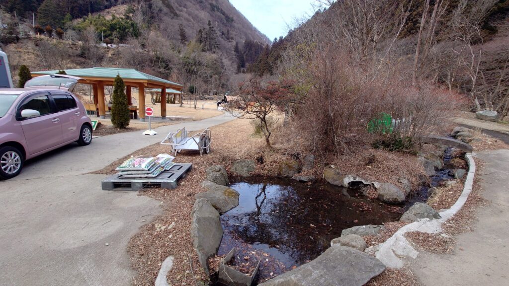 キャンプ場入り口付近から