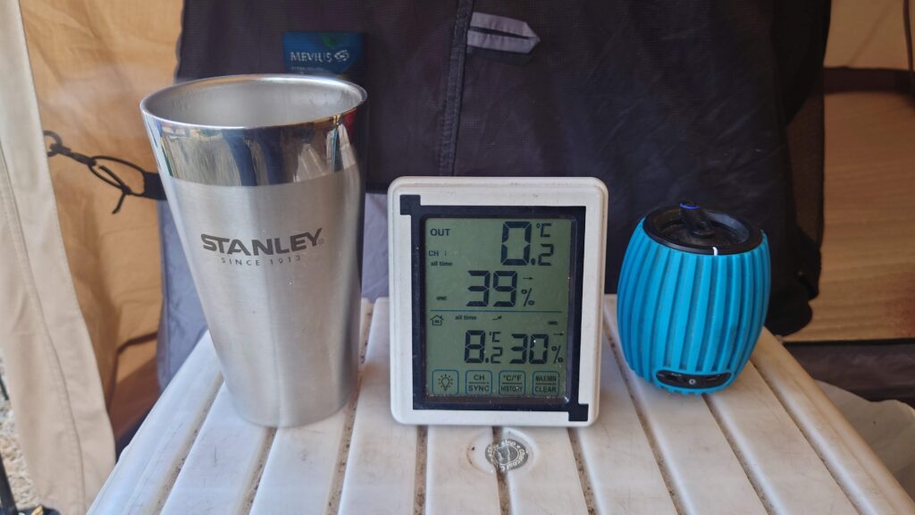 タンブラーと温度計