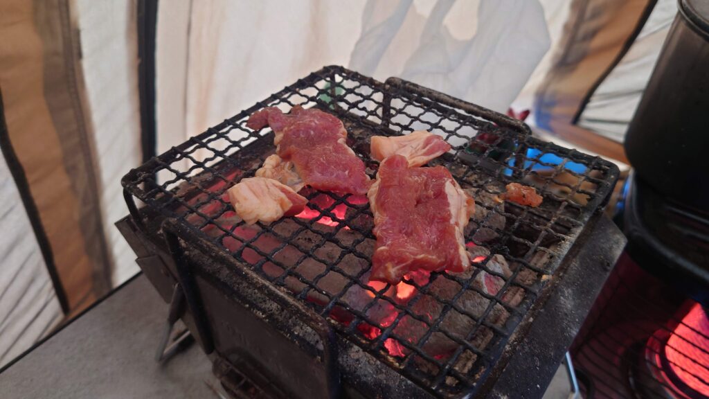 豚バラ肉の炭火焼き