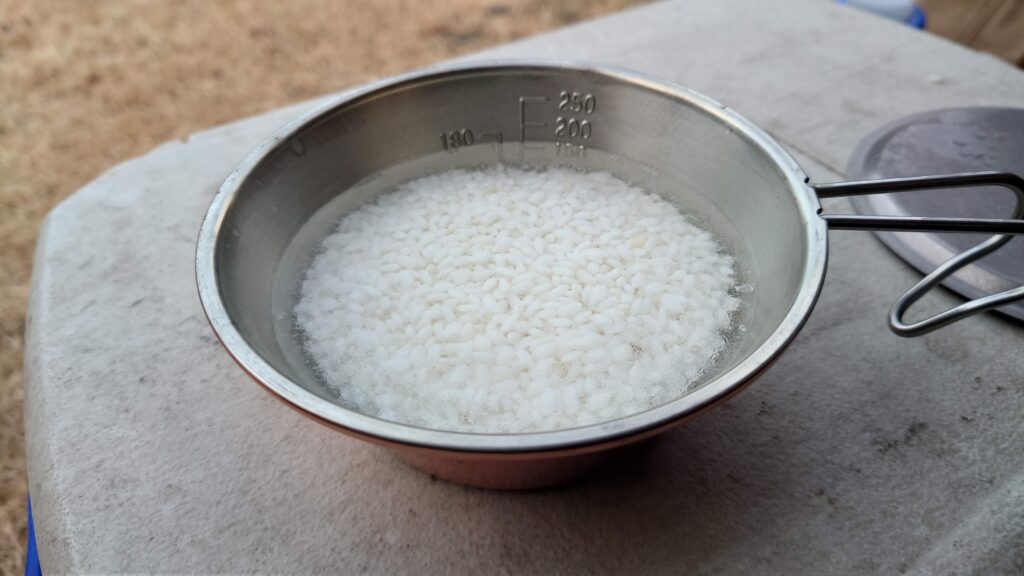 シェラカップ炊飯前のお米