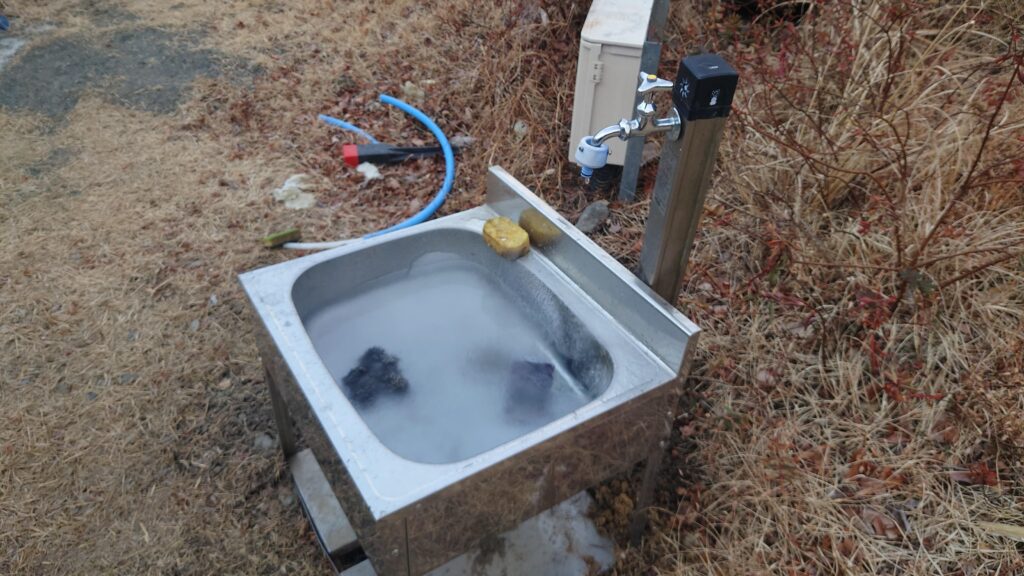 シンクで凍った水