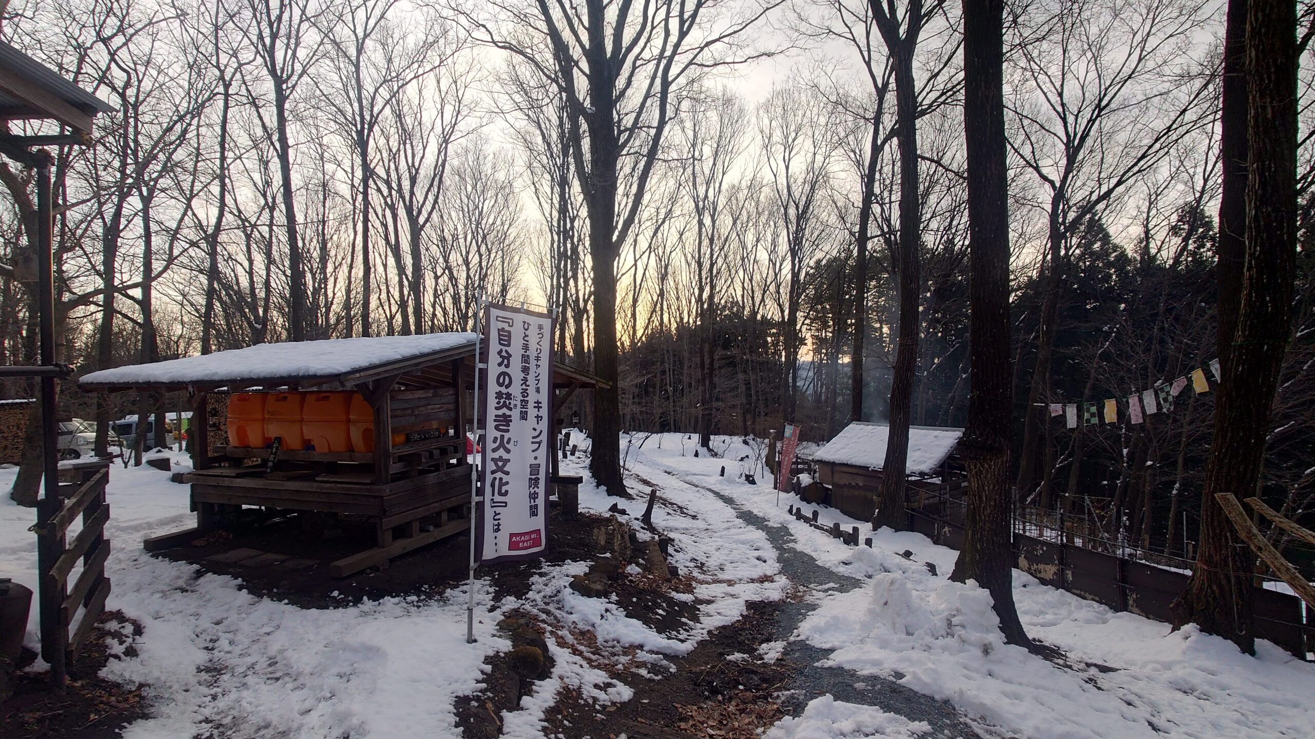 雪のキャンプ冒険仲間