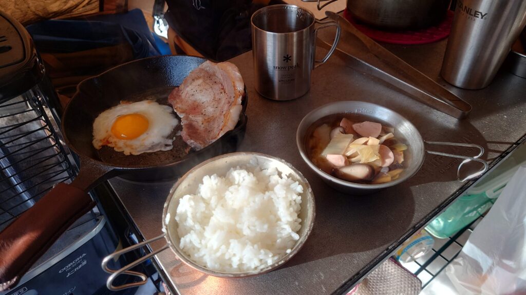 朝食、スキレット炊飯