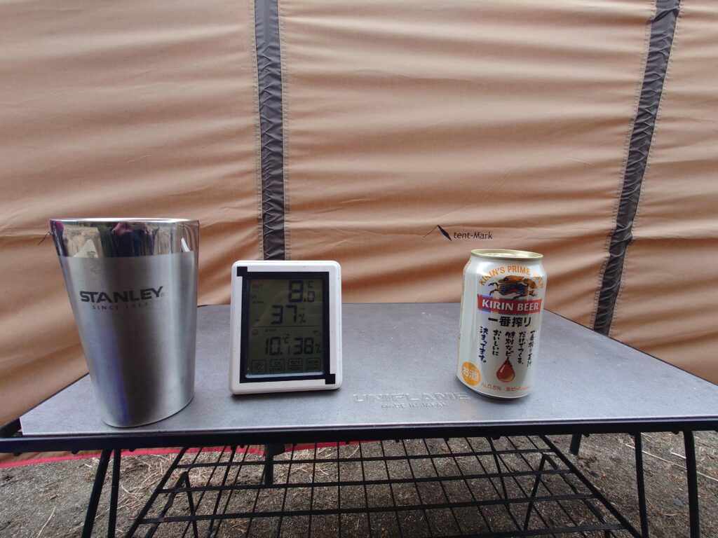 テーブルの上の一番搾り