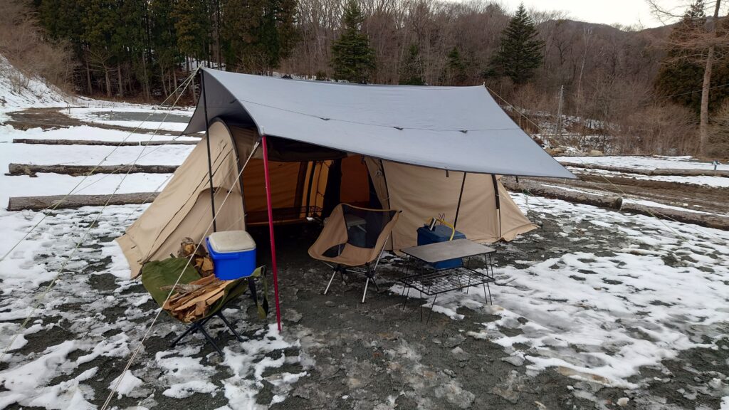 ソロカマTCと男前タープを張ったリビングエリア