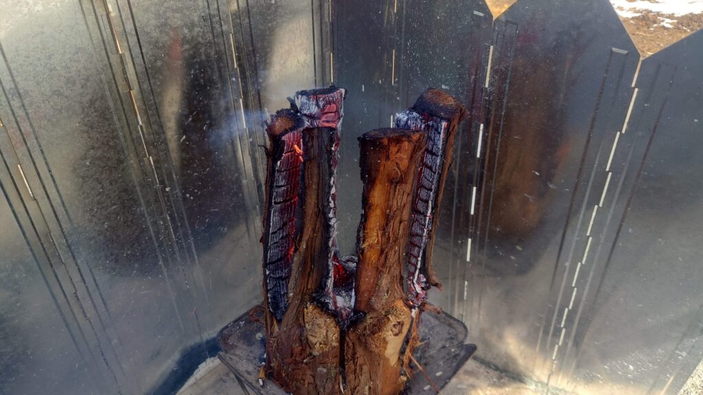 着火から1時間経過したスウェーデントーチ