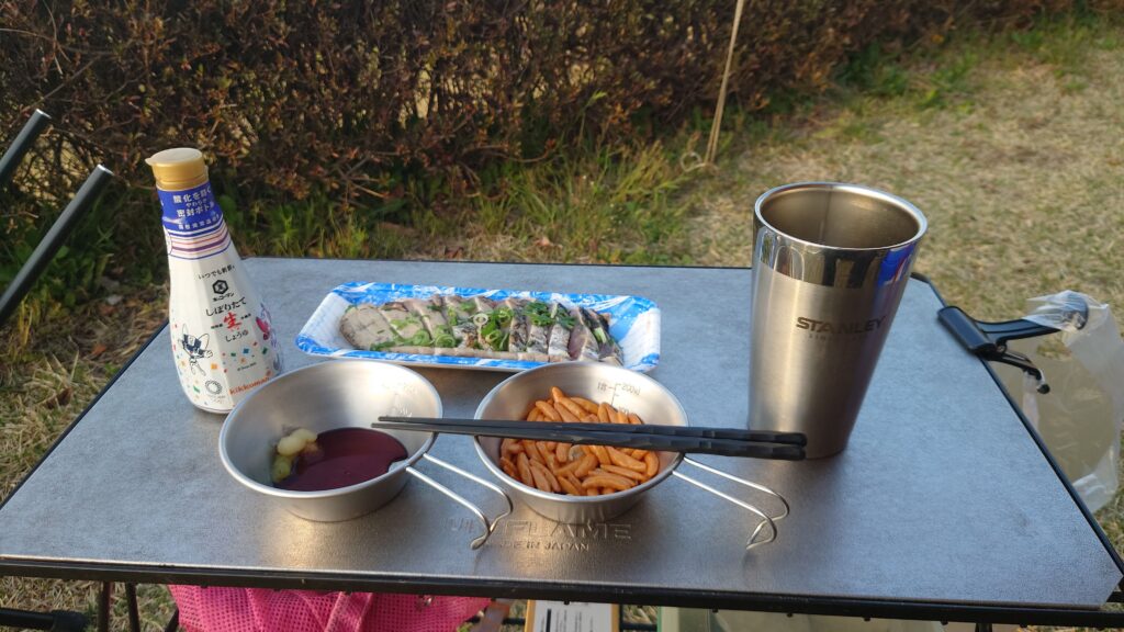 カツオのたたきと柿のたね