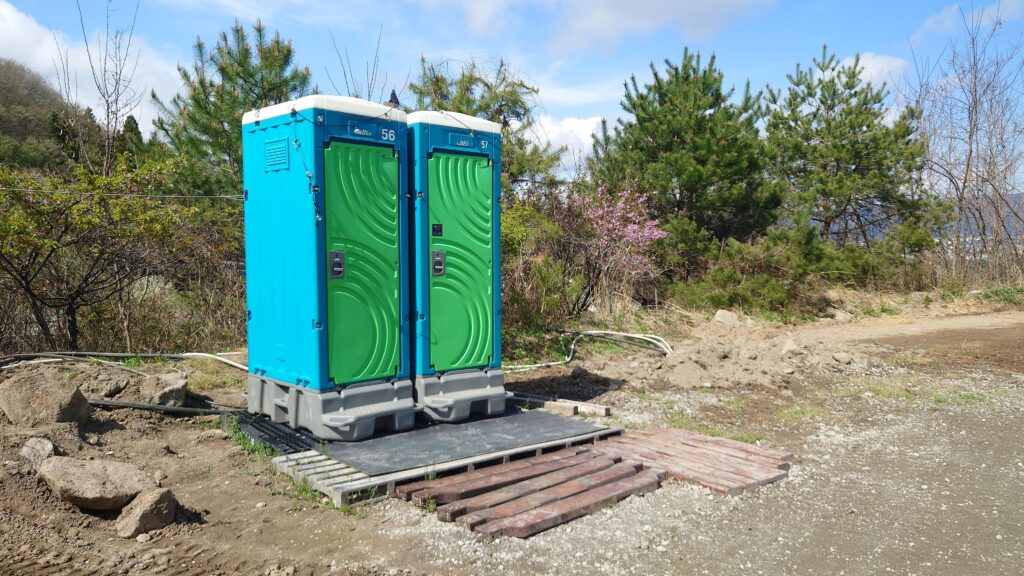 ブルーサミットオートキャンプ場トイレ