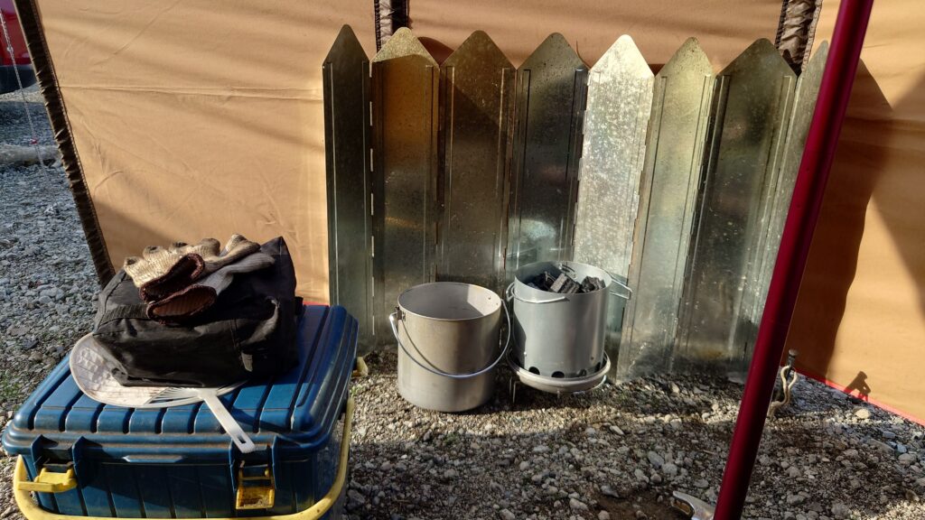 陣幕miniの内側の焚火スクリーン