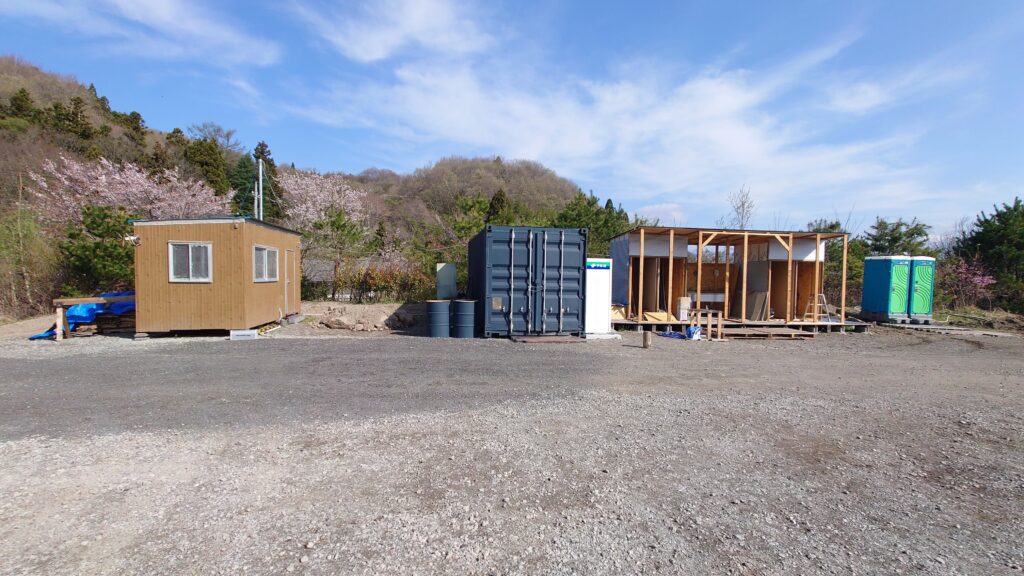 ブルーサミットオートキャンプ場管理棟周辺