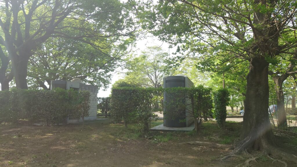 烏川オートキャンプ場中央付近のトイレ