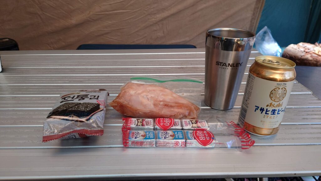 アサヒ生ビール(缶)とおつまみ