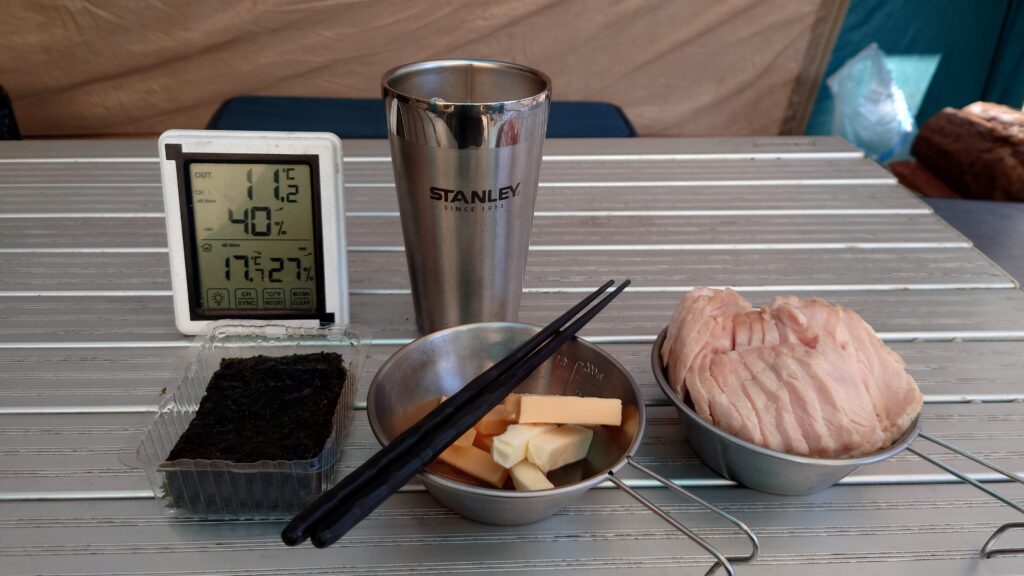 卓上のつまみと温度計