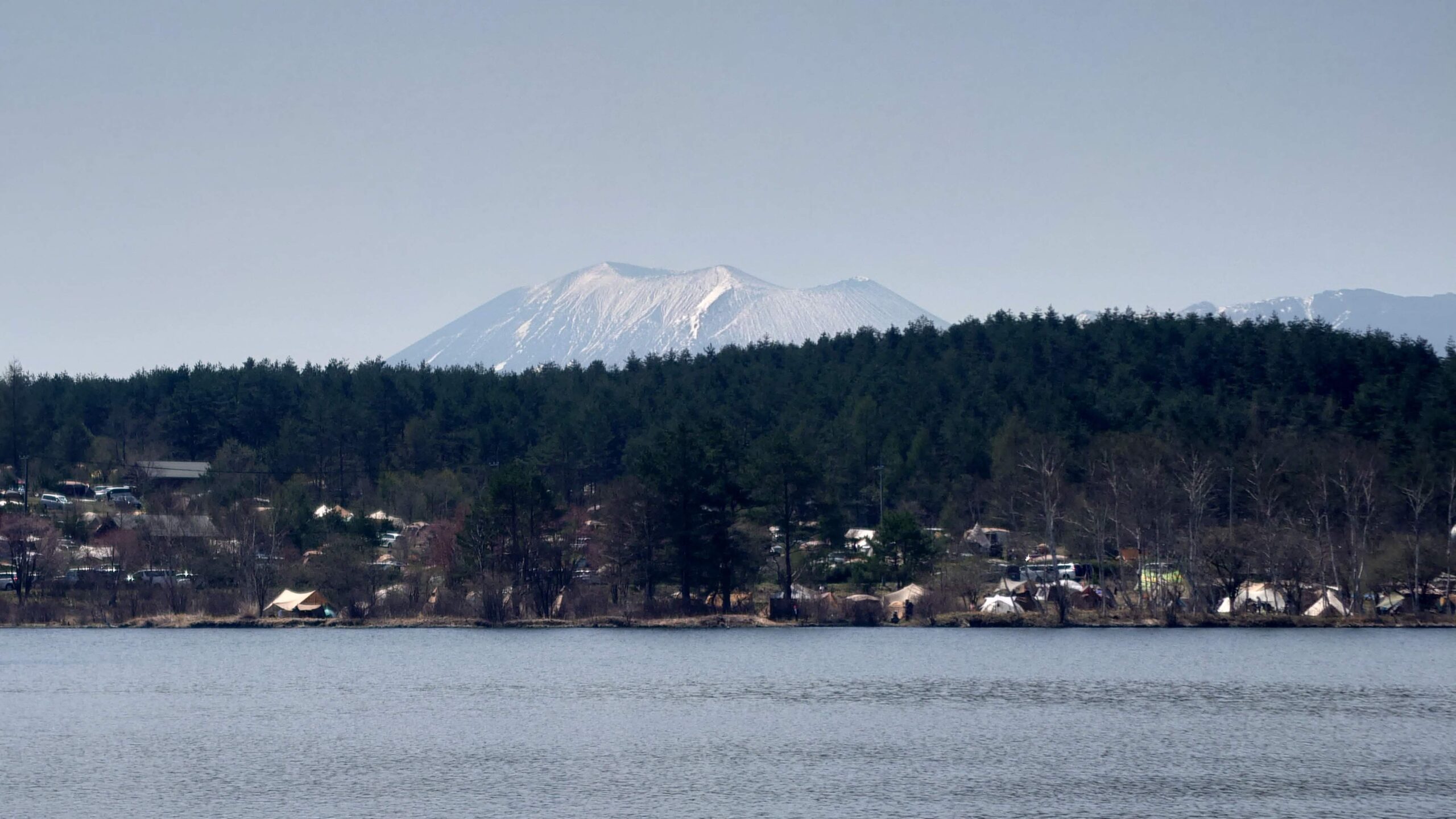 バラギ湖から見たカンパーニャキャンプ場