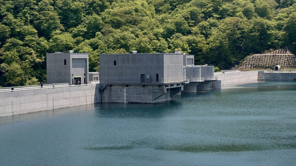満水の八ッ場ダム