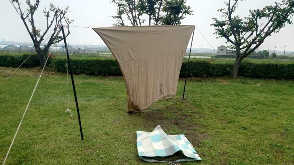 ２本のポールで立ち上げたヘキサタープ