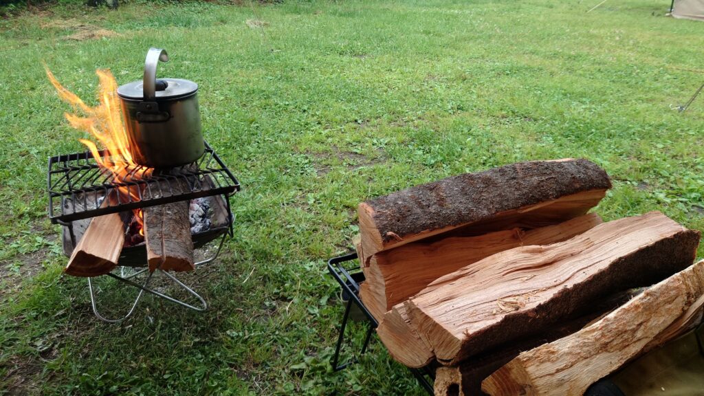 薪と焚火台