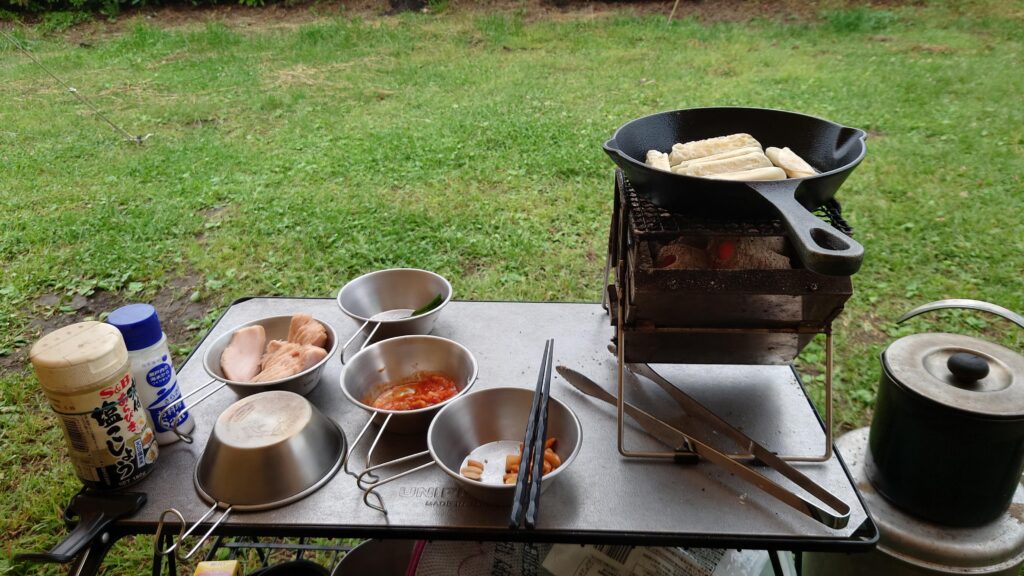 BBQコンロ上のスキレット