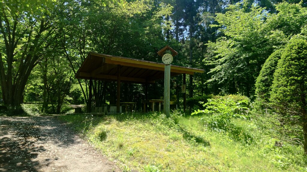 あづま森林公園キャンプ場炊事場の時計