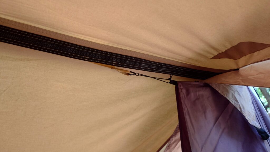 タッソ内側メッシュスクリーンの接続点