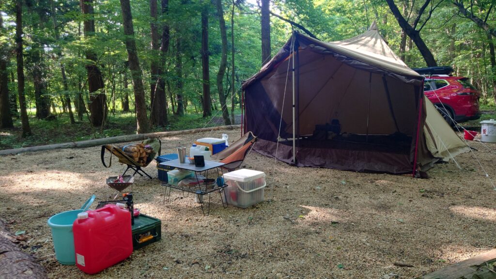 テント前に焚火の準備