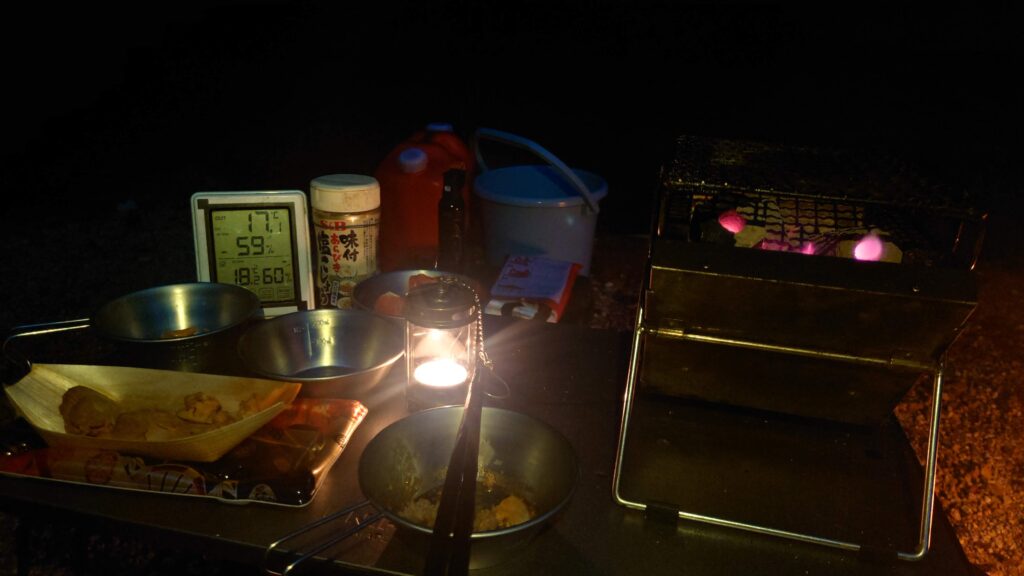 キャンドルランタンのあるテーブル