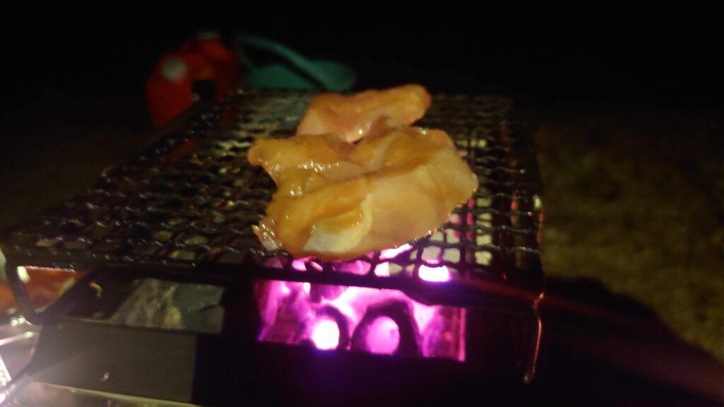 つけ込み鶏モモ肉の炭火焼き