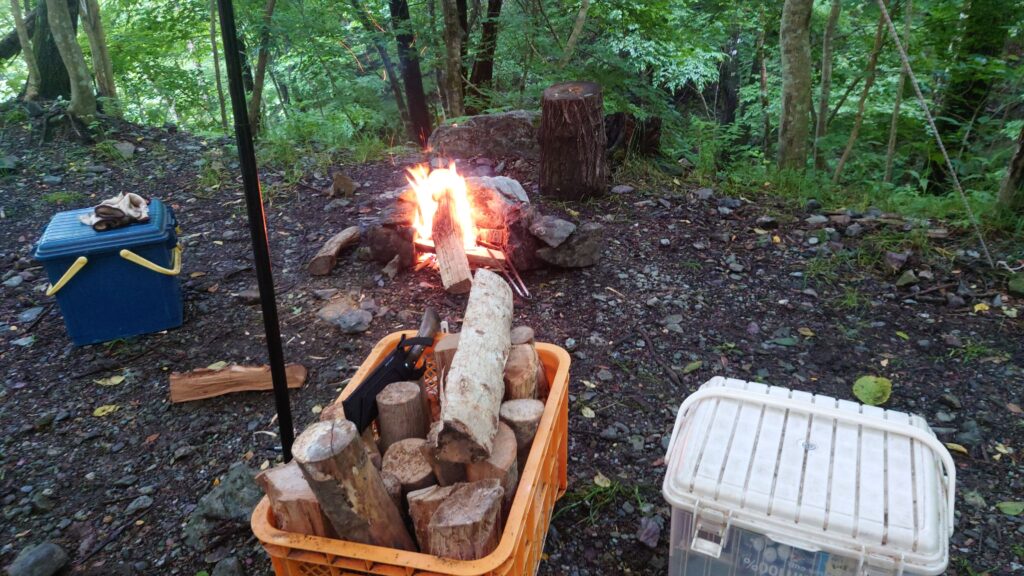 渓流釣り場ようらく薪と焚火