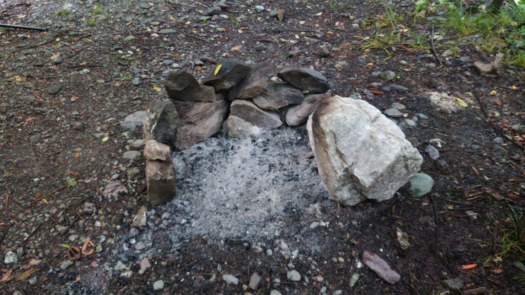 焚火のかまど跡