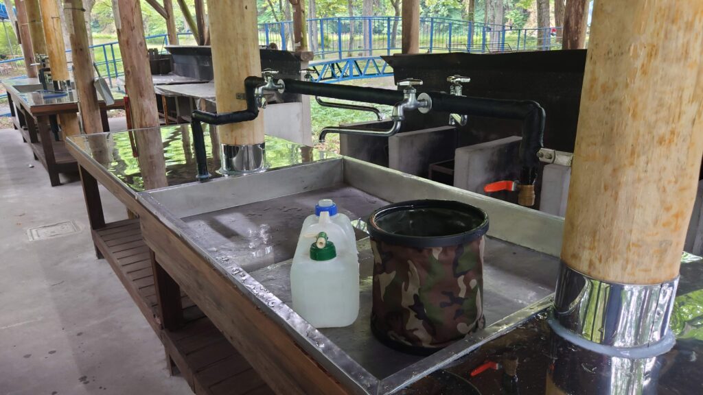 温川キャンプ場炊事場