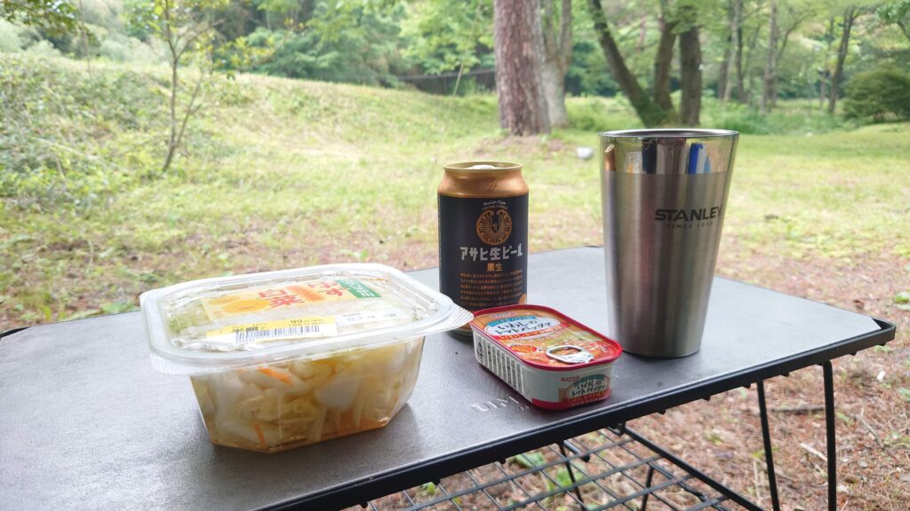 アサヒ生ビールと白菜の漬け物