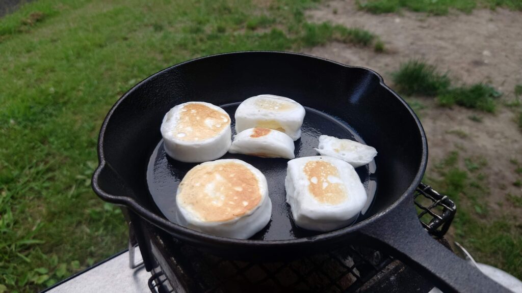 スキレットで焼いたはんぺん