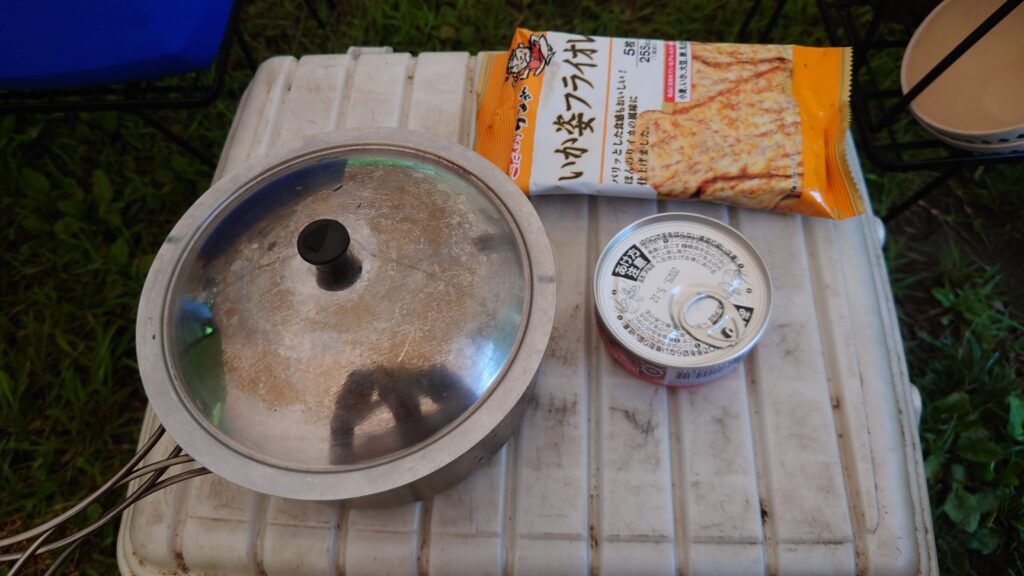 赤貝と塩昆布釜飯、赤貝の缶詰とイカの姿フライ