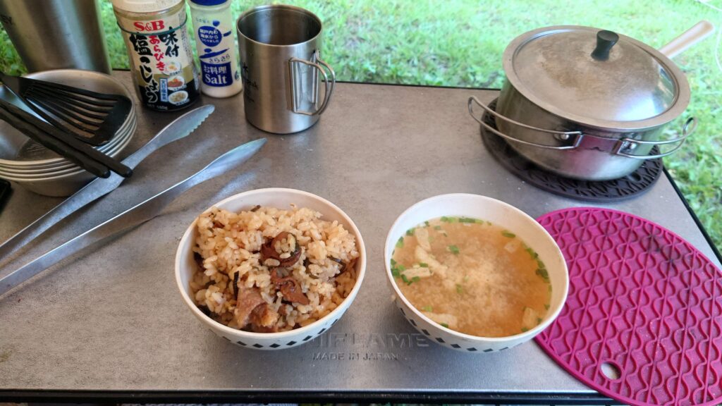 赤貝と塩昆布釜飯と味噌汁