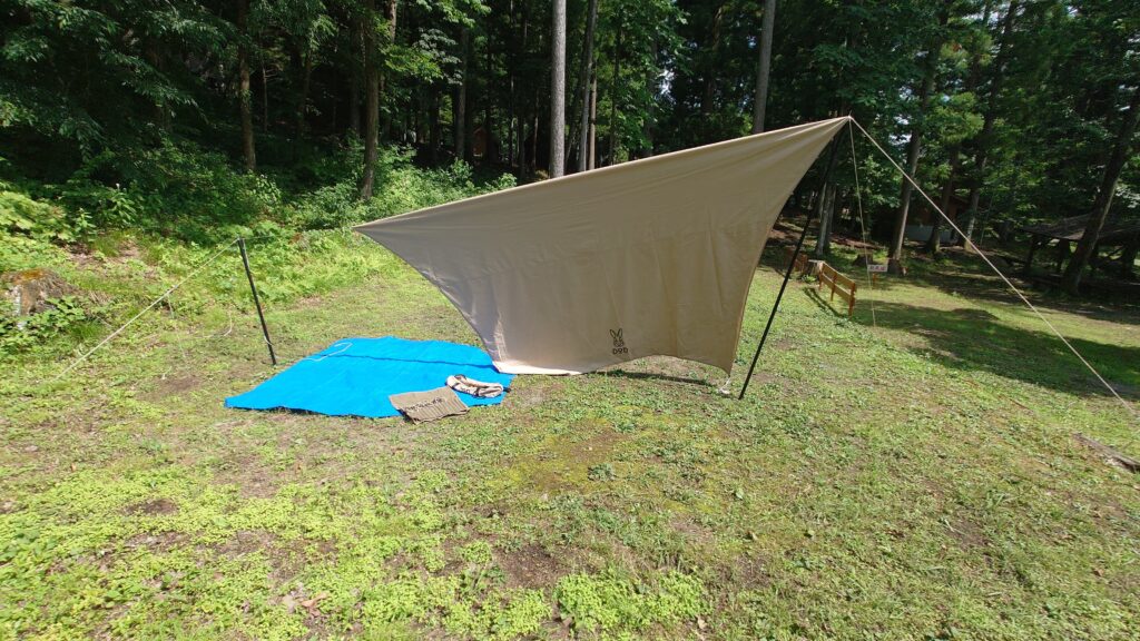 メインポールを立ち上げたヘーキサタープ