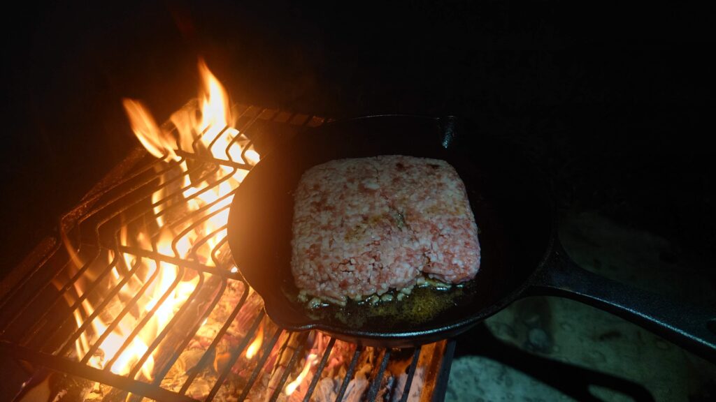 焚火とスキレット