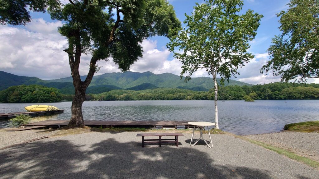 曽原湖湖岸のサイト